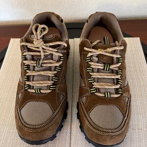 Mt. Emey 9708 Size 9 Wide Men's Athletic Shoe